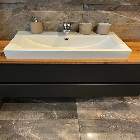 Modern In Seefeld * ライト・バイ・ゼーフェルト